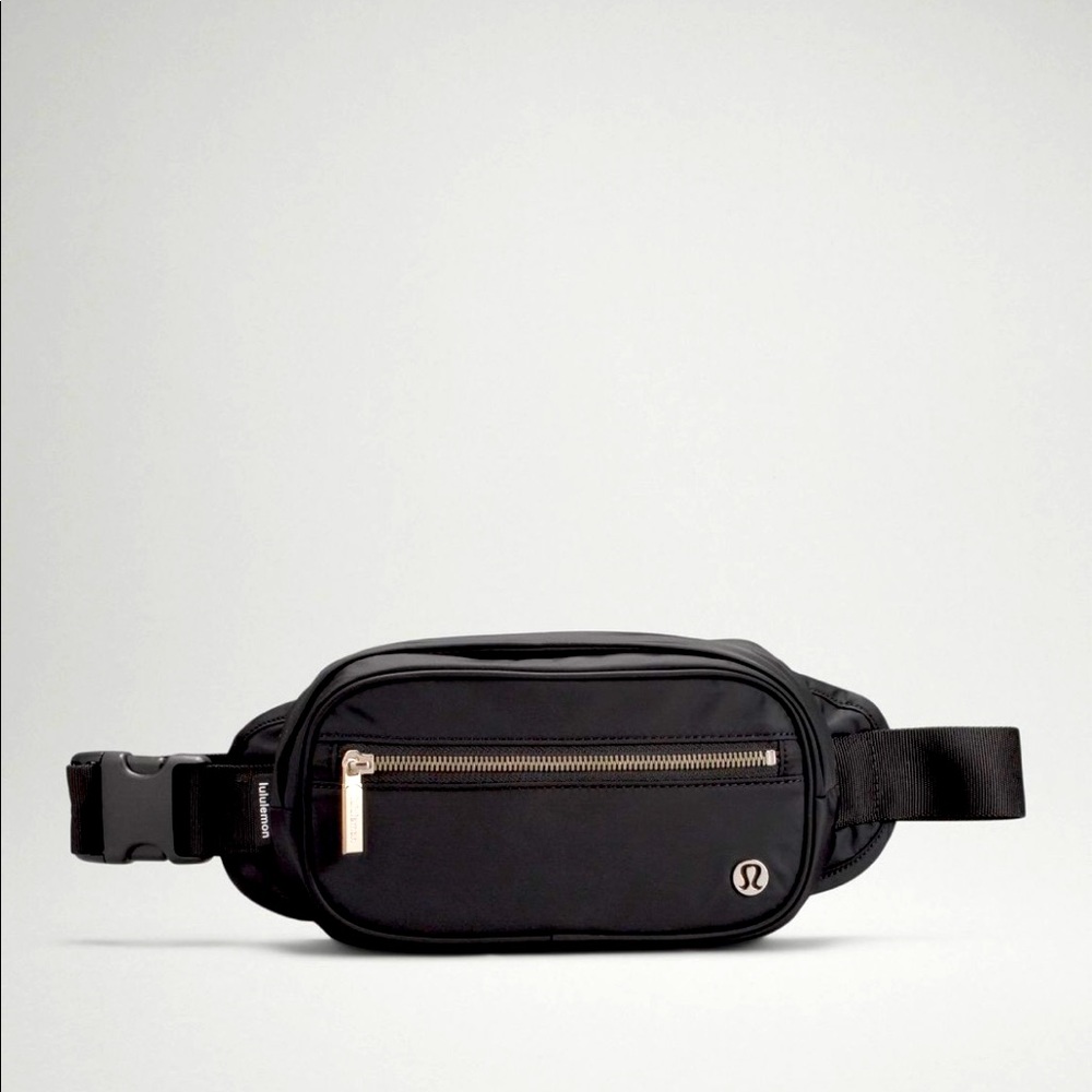 Wanderlust Everywhere Belt Bag NWT